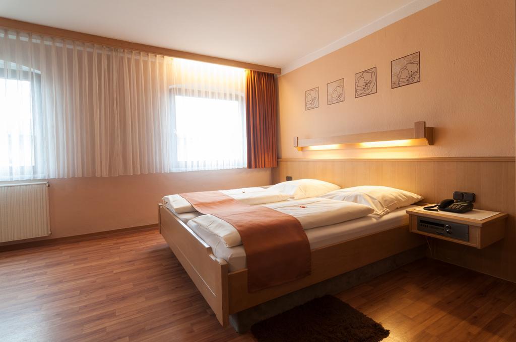 Rothenburger Hof Hotel 2*